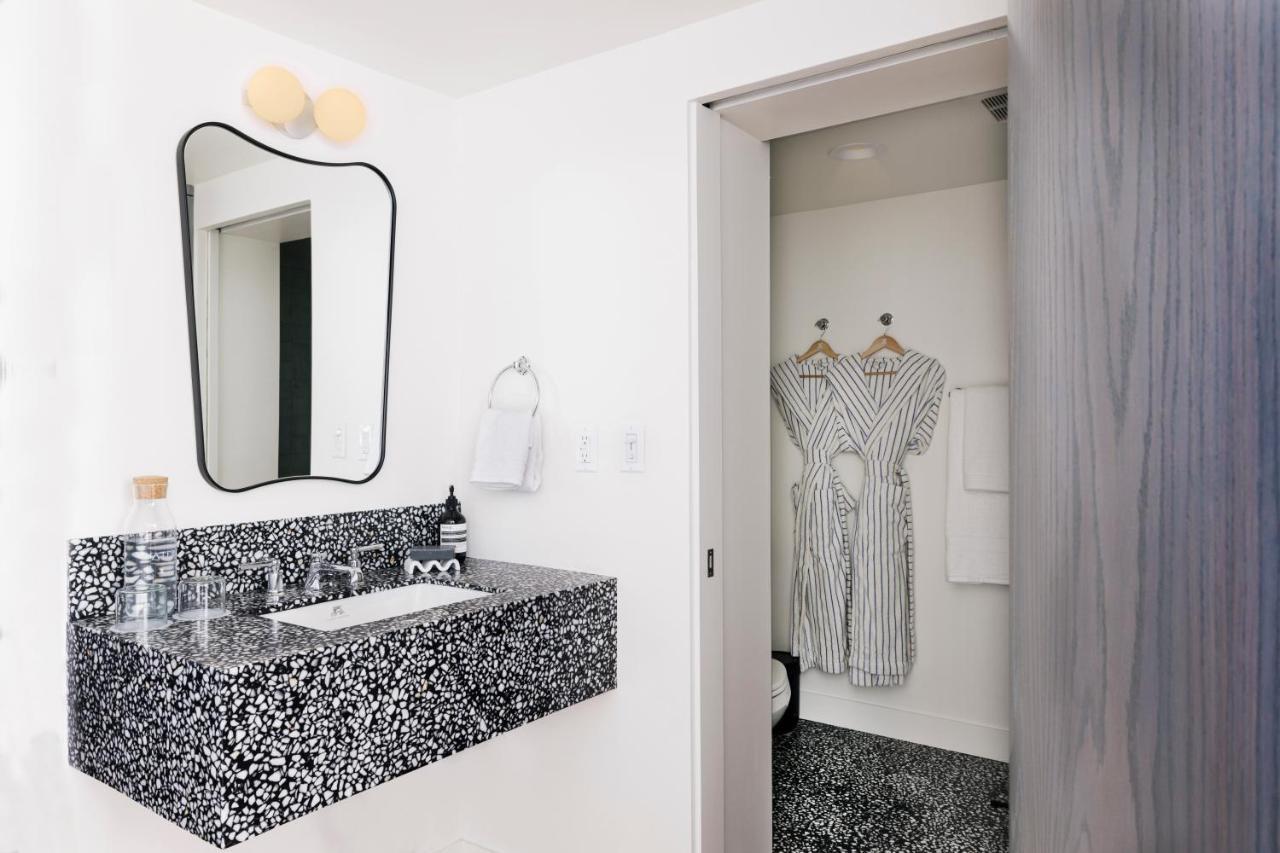 Short Stories Hotel Los Angeles